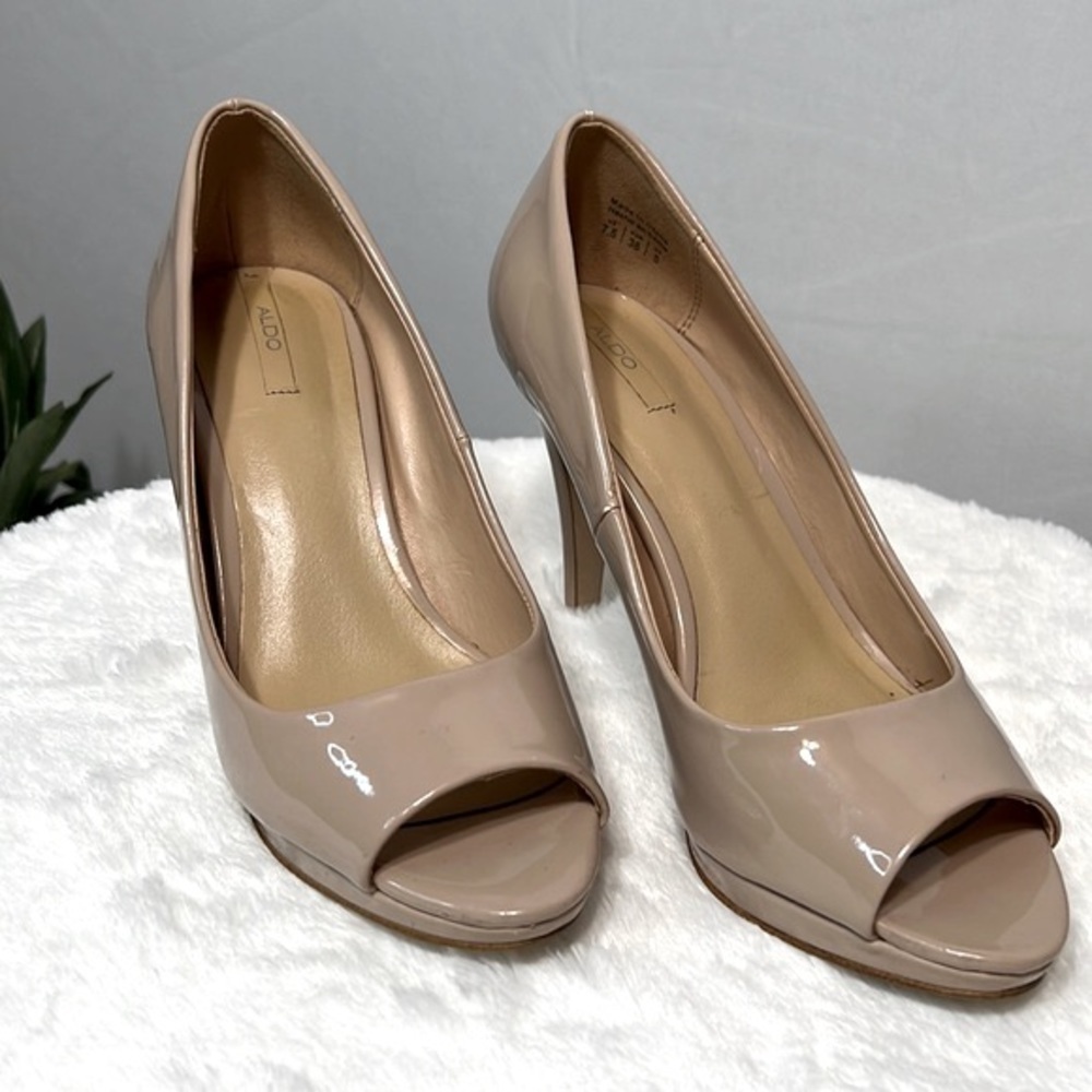 Aldo Nude Patent Leather open toe platform pump size 7.5